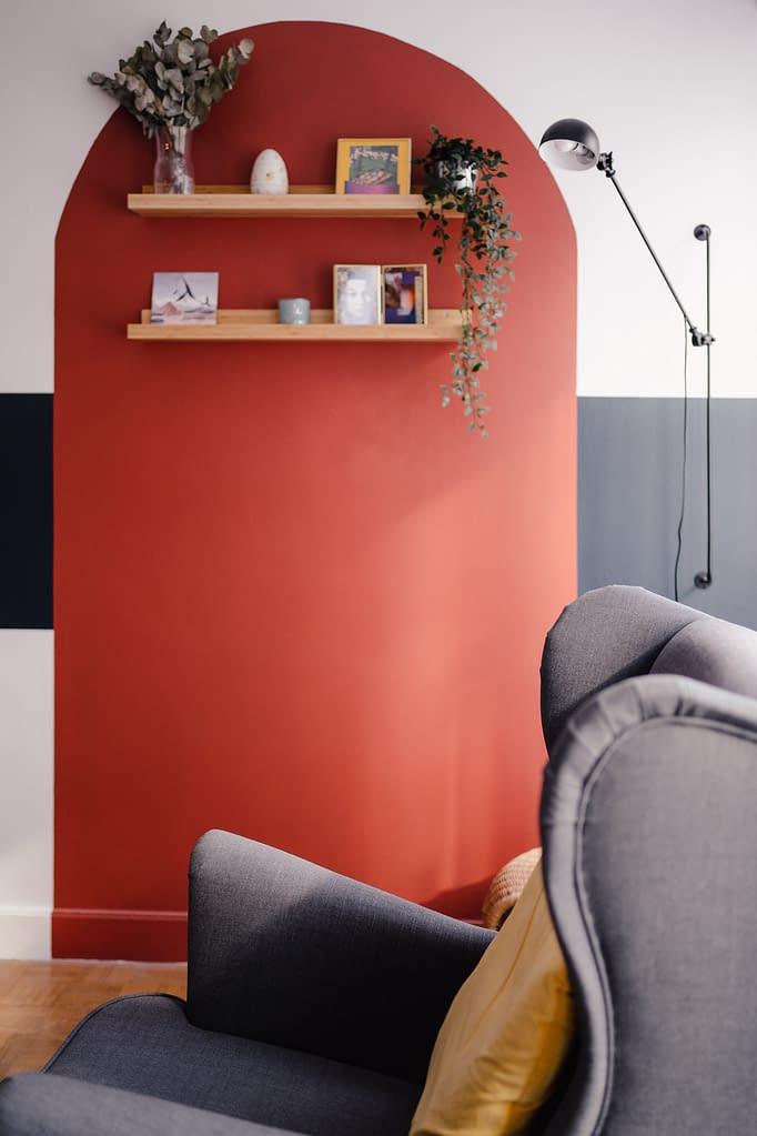 Une arche colorée en peinture pour décorer le cabinet d'un hypnothérapeute
